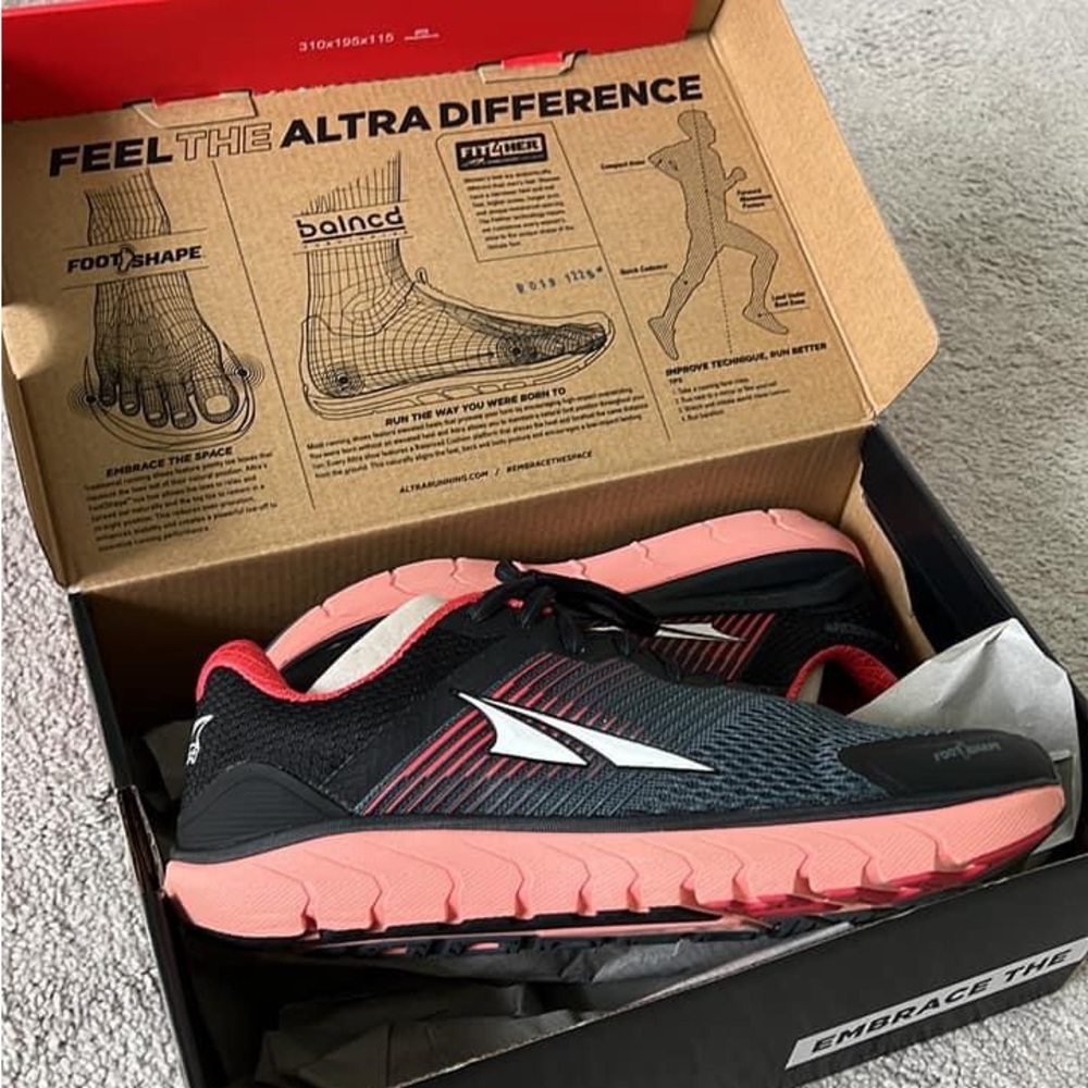 Womens Altra Provision 4 Running Shoes 8.5.